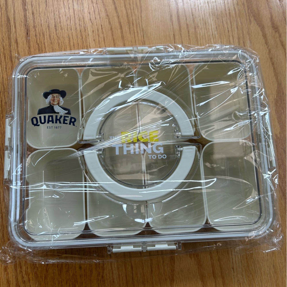 Snackle Box Container Divided Serving Tray Snack Box with Quaker Branding - NEW - Picture 2 of 7